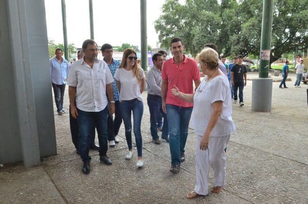 VIDEO| “Hagan algo, hay gente tirada” le suplicaban al Gobernador mientras recorría el Hospital de Oran