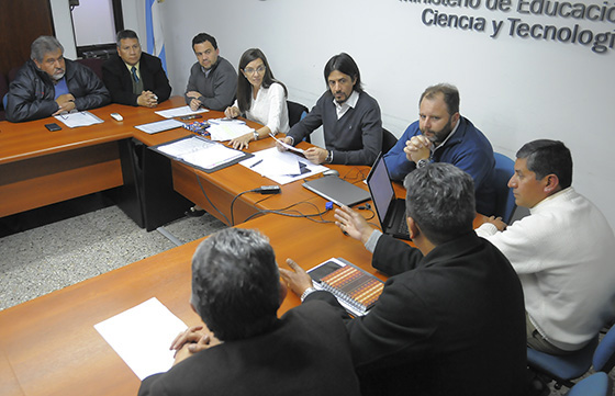 #ParitariasSalta/ El Gobierno impone aumentos en negro y  gremios no encuentran alternativa
