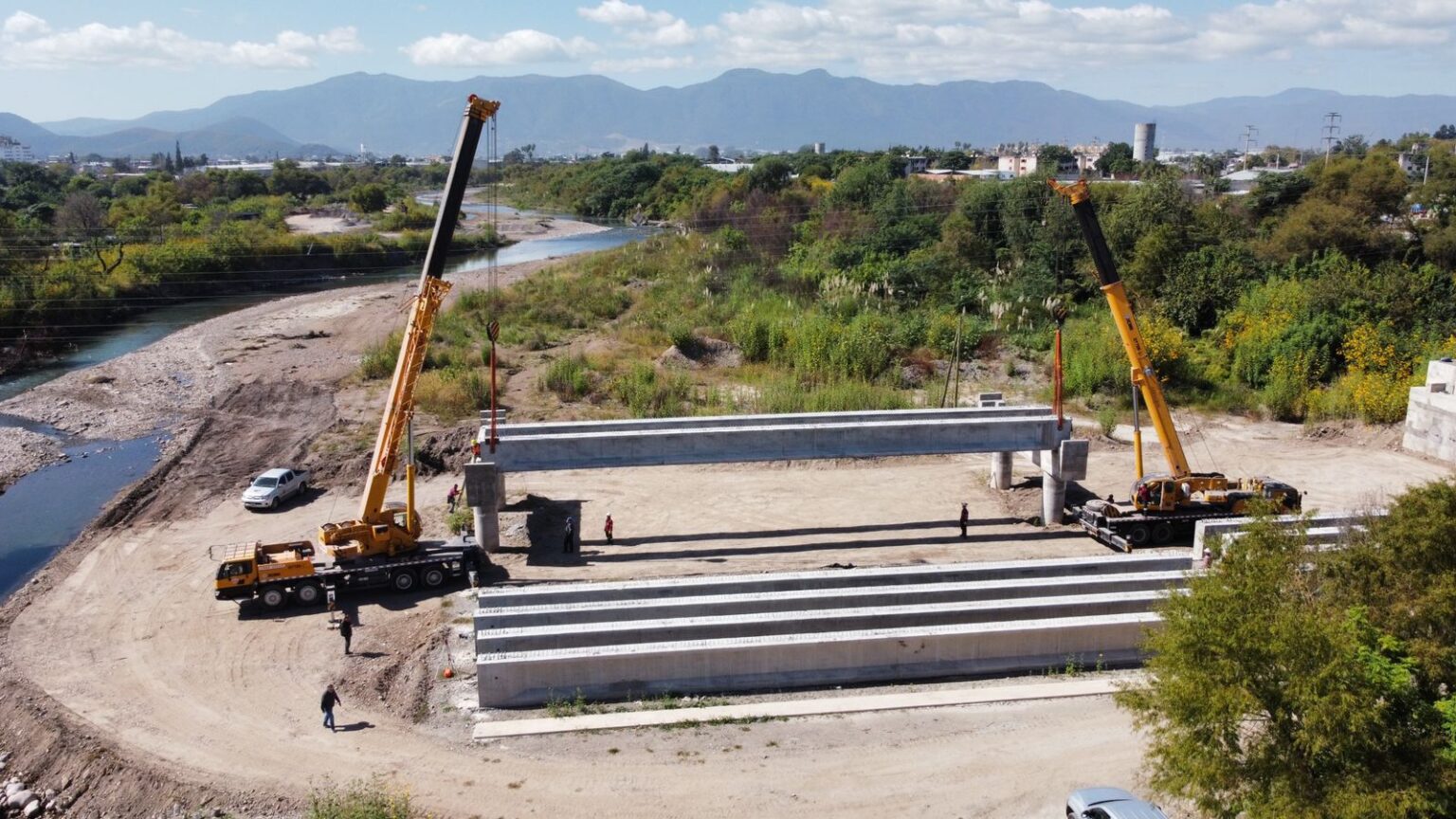 Avanzan con las obras del nuevo puente sobre el río Arenales